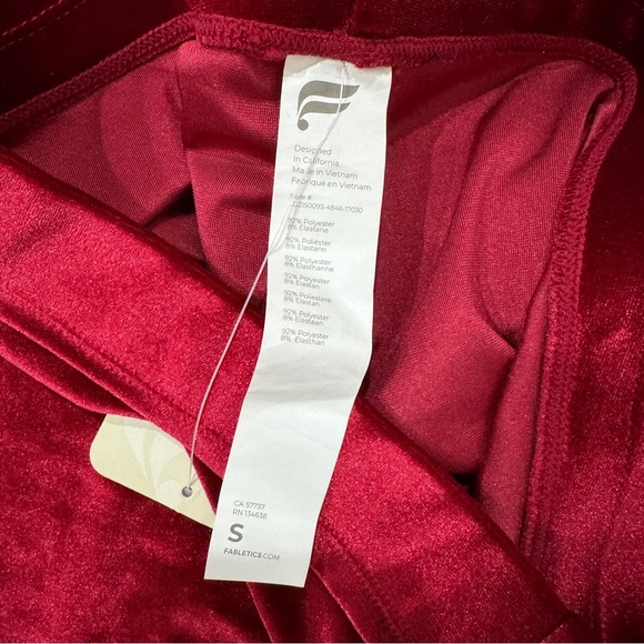 Fabletics Women's Emma Red Velour Velvet Leggings Cherry Burst High Waist S - Picture 9 of 10